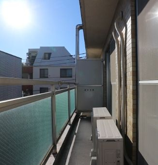 【バルコニー】 | パーク・サイド関 | 外からの目が気にならないバルコニーで洗濯物が干せます