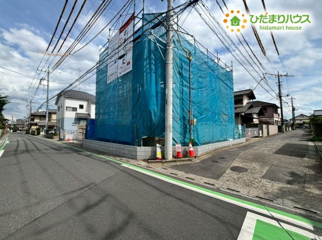 東松山市松葉町　新築一戸建て　リーブルガーデン　01の前面道路含む現地写真