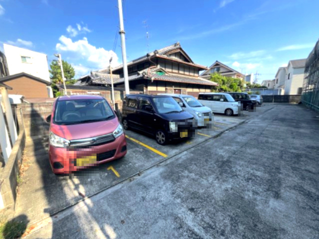 エヌハイツの駐車場