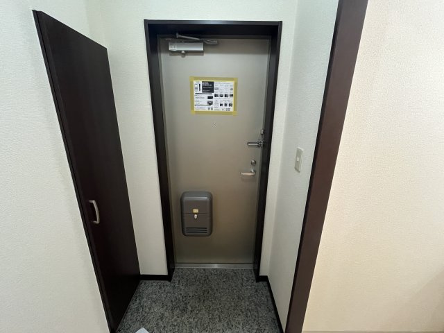 アンプルールクラージュアミティエの玄関