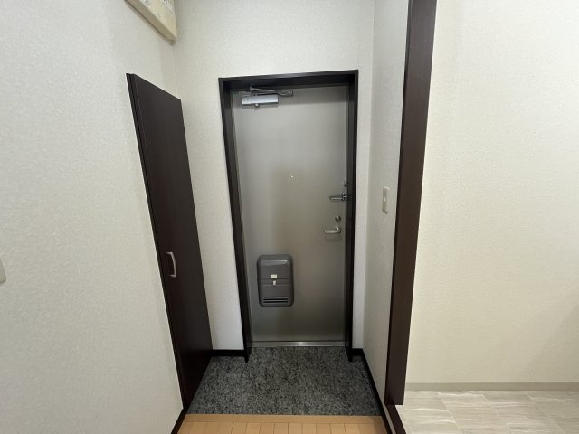 アンプルールクラージュアミティエの玄関