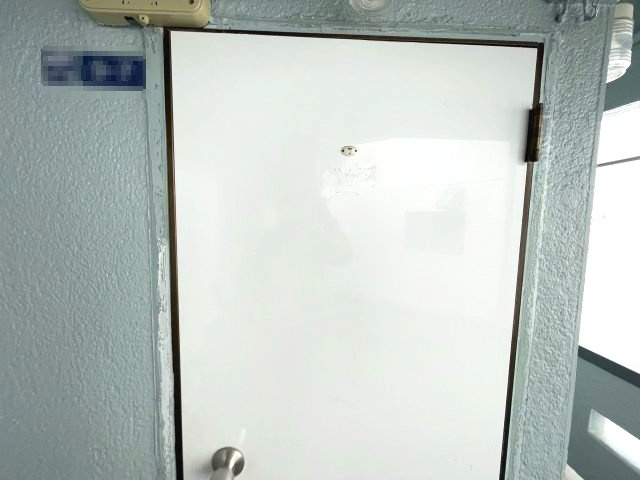ミズイロハイ ツの玄関