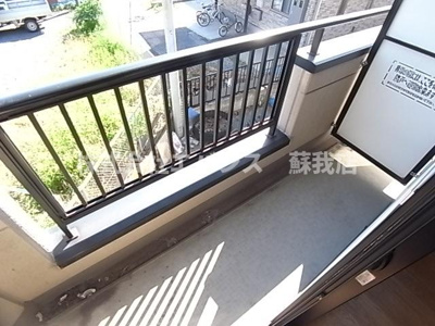 【バルコニー】 | ピースコート | バルコニーで洗濯物が干せます