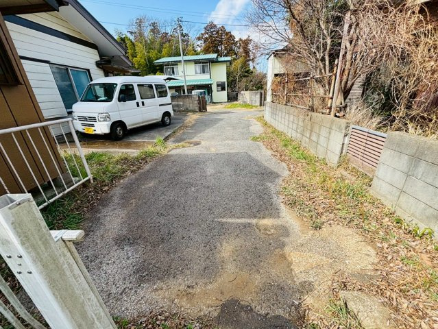 七栄　中古戸建の前面道路含む現地写真
