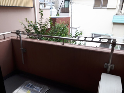 【バルコニー】 | クレスト目白 | 外からの目が気にならないバルコニーで洗濯物が干せます