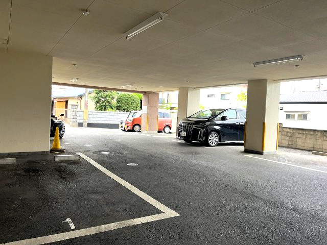 エルフラットの駐車場