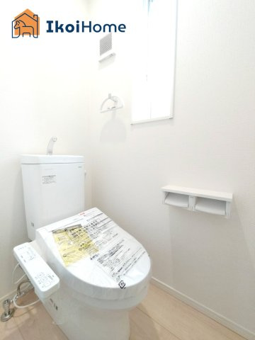 明石市北王子町第3　1号棟　新築戸建　のトイレ|◆同社施工例◆トイレが2か所あるので夜中も安心です。朝のトイレ渋滞も心配いりません。