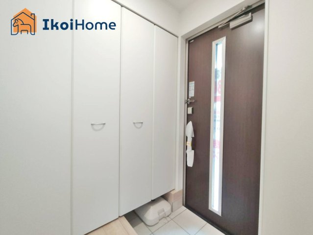 明石市北王子町第3　1号棟　新築戸建　の玄関|◆同社施工例◆玄関には靴をたくさん収納できるシューズボックスを完備しております！