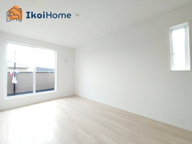 明石市北王子町第3　1号棟　新築戸建　の子供部屋|◆同社施工例◆フローリング材には、木目、色調など木材特有の風合いがあり、ナチュラルな美しさです！
