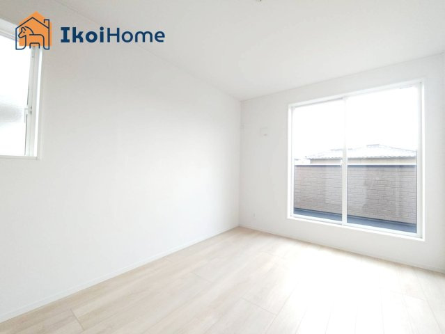 明石市北王子町第3　1号棟　新築戸建　の寝室|◆同社施工例◆注意。カーテン・カーテンレールは付いておりません。弊社にご相談ください。