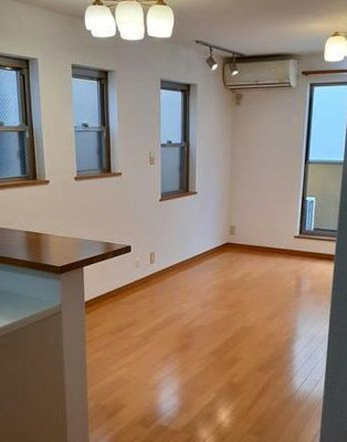 【居間・リビング】 | 高田一丁目一戸建 | 居間です