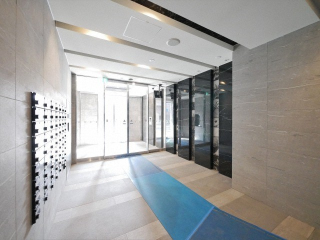 エスリード弁天町グランツのロビー