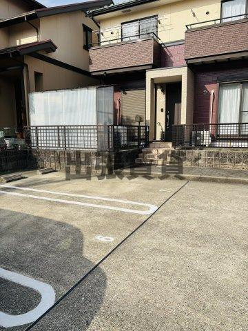 仲介手数料0円！アプトエーデルワイスの駐車場