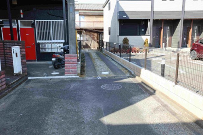 【駐車場】 | 毛呂山町若山 中古住宅 | 路地状敷地部分