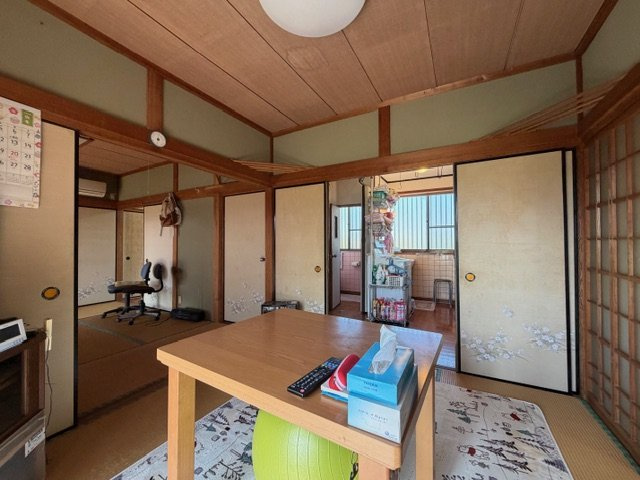 都城市山田町中霧島の中古一戸建の居間・リビング