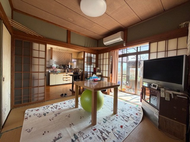 都城市山田町中霧島の中古一戸建の居間・リビング