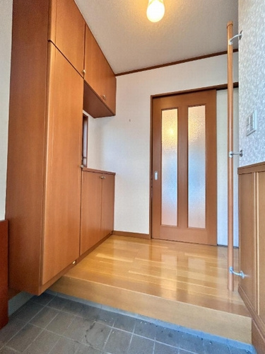 【玄関】 | 【仲介手数料０円】厚木市上荻野　中古一戸建て | 厚木市上荻野　中古一戸建て