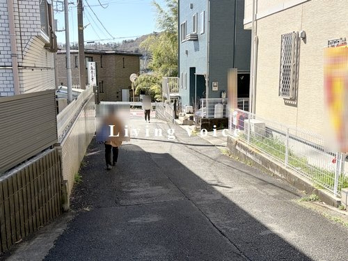 【前面道路含む現地写真】 | 【仲介手数料０円】厚木市上荻野　中古一戸建て | 厚木市上荻野　中古一戸建て