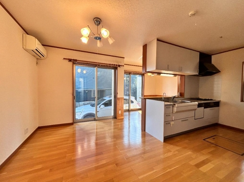 【居間・リビング】 | 【仲介手数料０円】厚木市上荻野　中古一戸建て | 厚木市上荻野　中古一戸建て