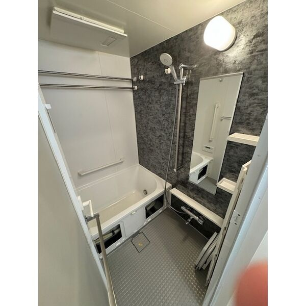 THE　MUTUAL　江坂の浴室