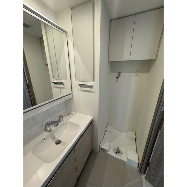 THE　MUTUAL　江坂の洗面所