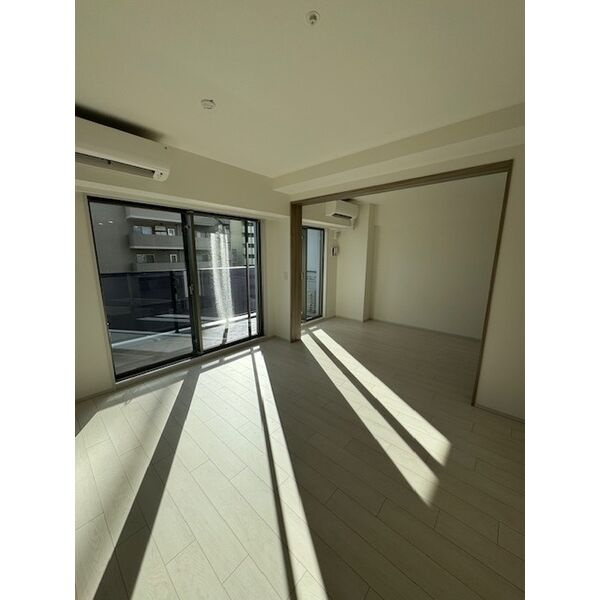 THE　MUTUAL　江坂のロビー