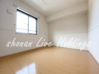 つばなハイツの寝室|広々とした洋室♪