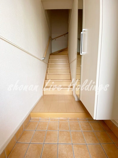 つばなハイツの玄関|シューズボックス付き♪