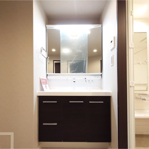 ビーコンヒル能見台ウエストヒルＡ館の独立洗面台|収納量たっぷりの洗面化粧台は片づけが楽になります