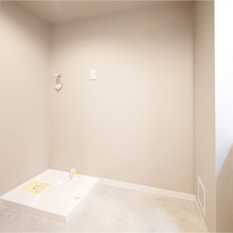 ビーコンヒル能見台ウエストヒルＡ館のランドリースペース|スペースに余裕のあるランドリースペースはカスタマイズ自由です