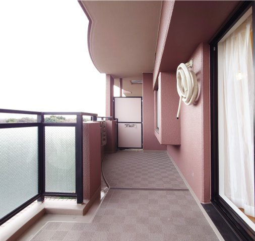 ビーコンヒル能見台ウエストヒルＡ館のバルコニー