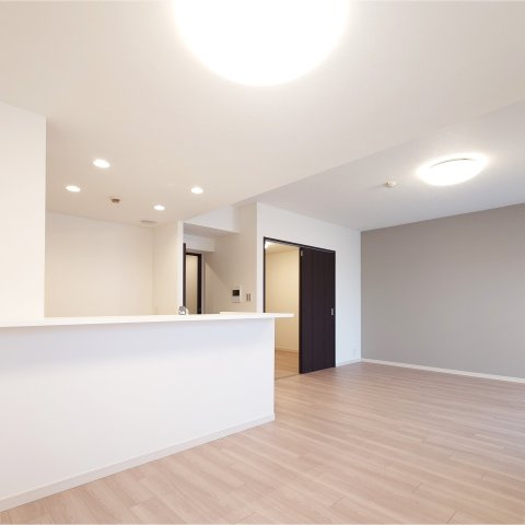 ビーコンヒル能見台ウエストヒルＡ館の居間・リビング|リビングには居室が併設されているのでお部屋としても客間としてもご利用いただけます