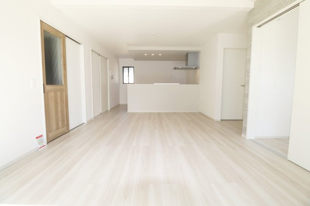 二本松市油井字大窪　　　  ２号棟　　油井小学校、安達中学区　の居間・リビング