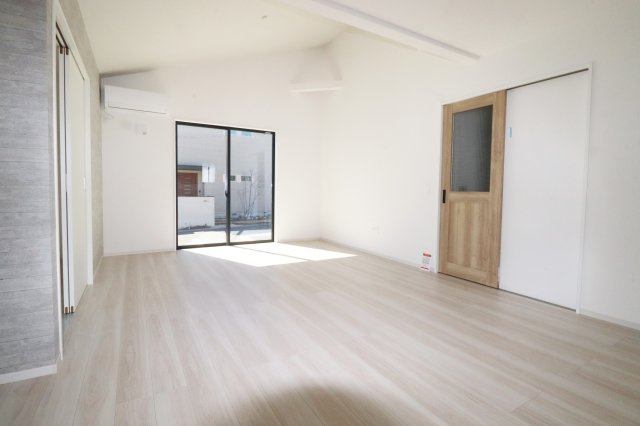 二本松市油井字大窪　　　  ２号棟　　油井小学校、安達中学区　の居間・リビング