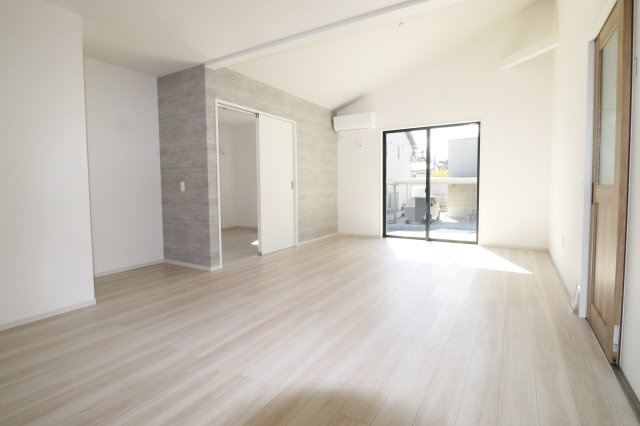 二本松市油井字大窪　　　  ２号棟　　油井小学校、安達中学区　の居間・リビング