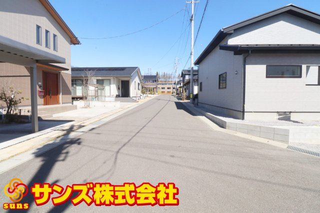 二本松市油井字大窪　　　  ２号棟　　油井小学校、安達中学区　の外観|西側前面道路
