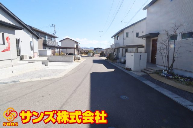 二本松市油井字大窪　　　  ２号棟　　油井小学校、安達中学区　の外観|南側前面道路