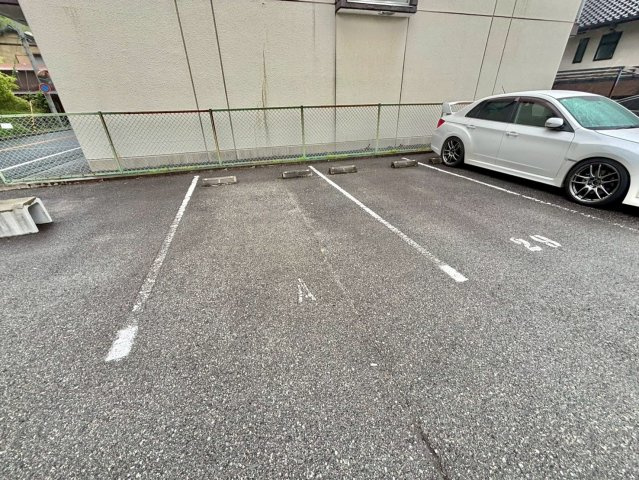 サニーパレス保城の駐車場