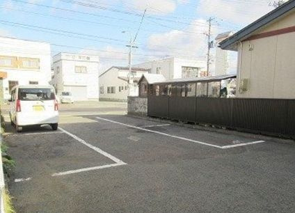 セフィラエスの駐車場