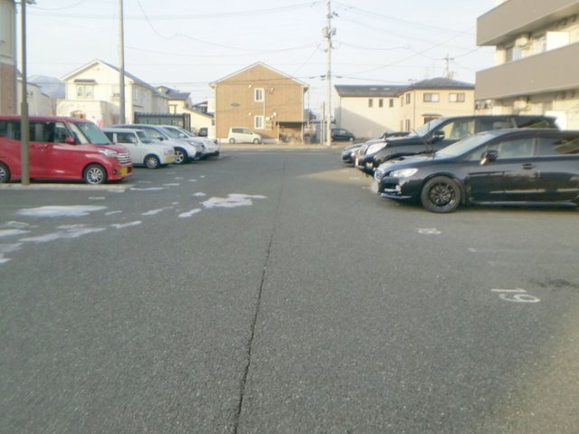 ロイヤルラパンの駐車場