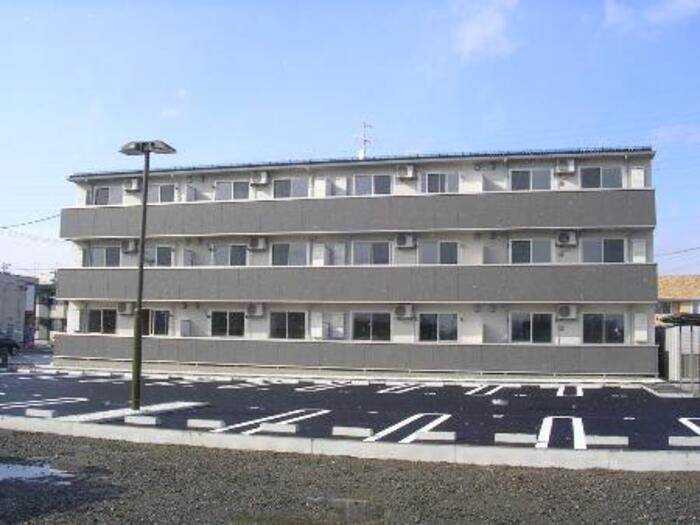 ロイヤルラパンの外観