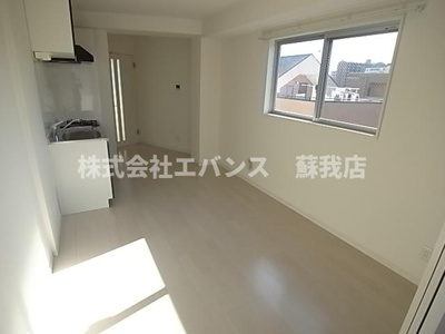 【居間・リビング】 | il centro本千葉駅前（イルチェントロ） | こちらの居間で趣味の時間をお楽しみください