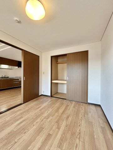 ローズビレッジの居間・リビング