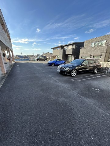 ローズビレッジの駐車場