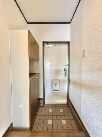 ローズビレッジの居間・リビング