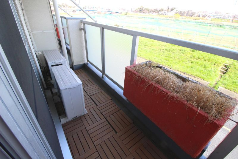 マンション第2多摩川苑のバルコニー|バルコニータイルはございません。