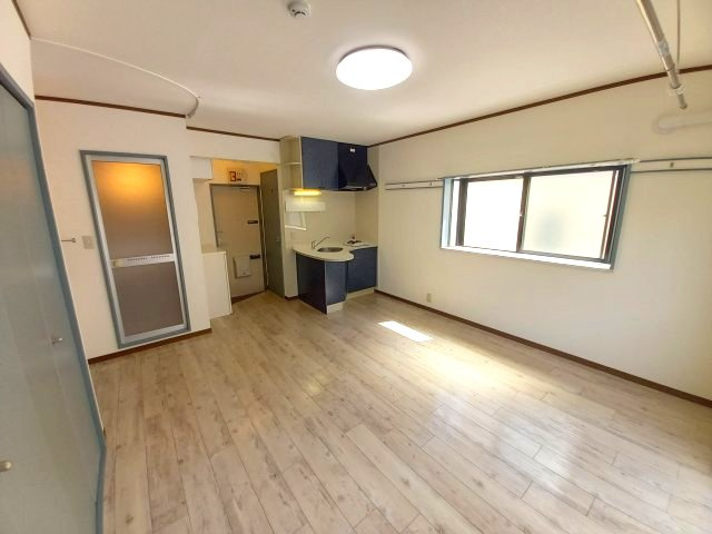 江戸川区一之江３丁目のアパートの居間・リビング