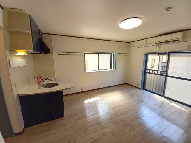 江戸川区一之江３丁目のアパートの居間・リビング