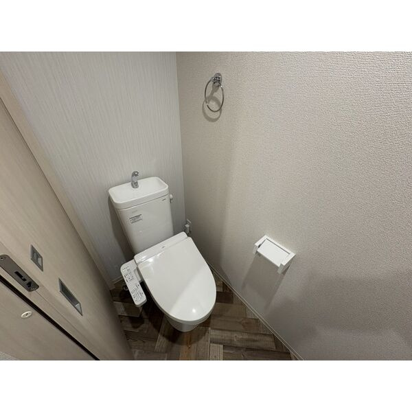 リヴェール元中野Ⅱのトイレ|ゆったりとした空間のトイレです