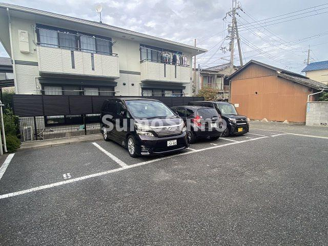 アパートメントff A棟の駐車場|駐車場があります